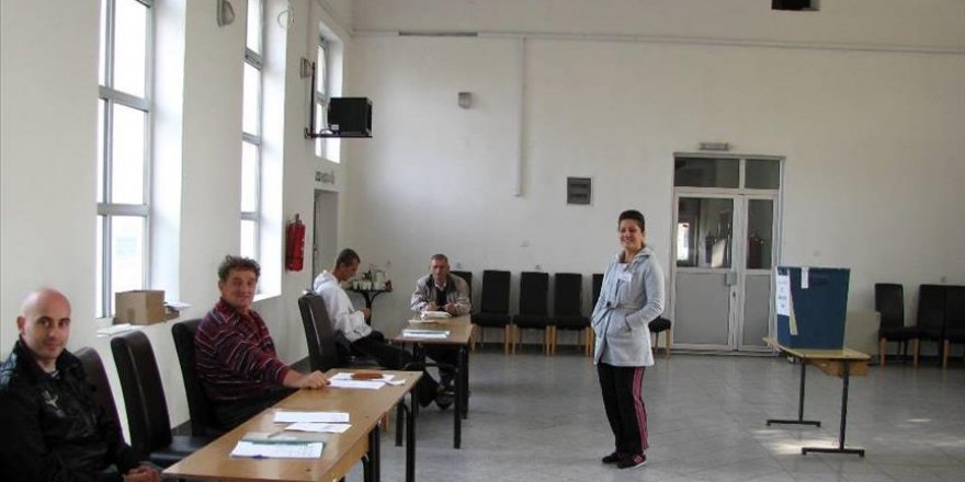 Bosnian Serbs pass illegal 'holiday' referendum