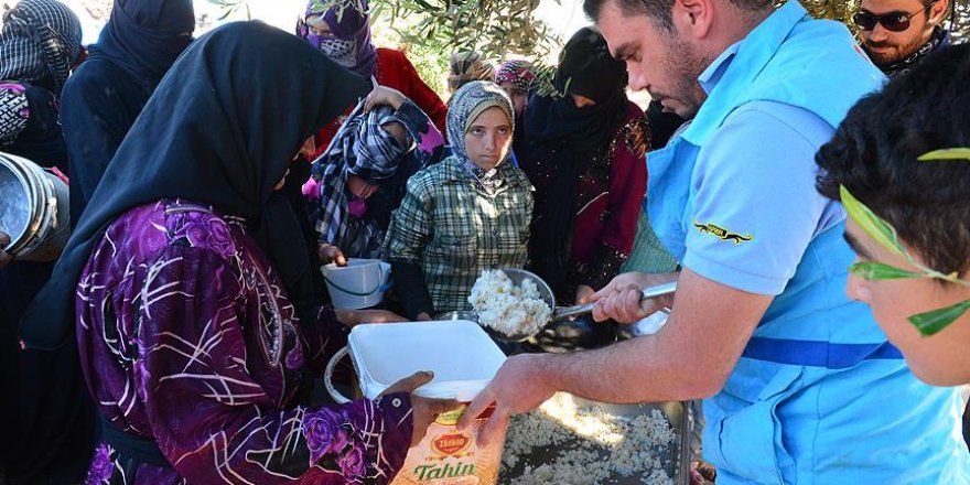 Türkiye'den Azez'e 'ilk iftar' için yardım