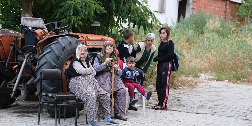 İftara 1,5 saat kala deprem olunca oruçlarını sokakta açtılar