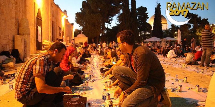 Türk Kızılayı Mescid-i Aksa’da iftar verdi