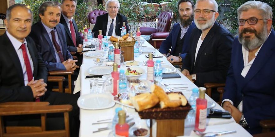 Hanedan üyelerinden 'Payitaht' dizisi ekibine iftar