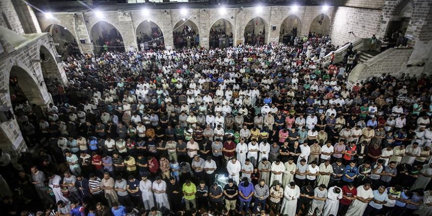 Filistinliler, Kadir Gecesini Büyük Ömer Cami'nde geçirdi