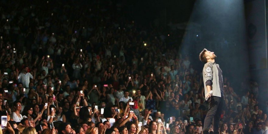 Tarkan konserlerine canlı bağlantı