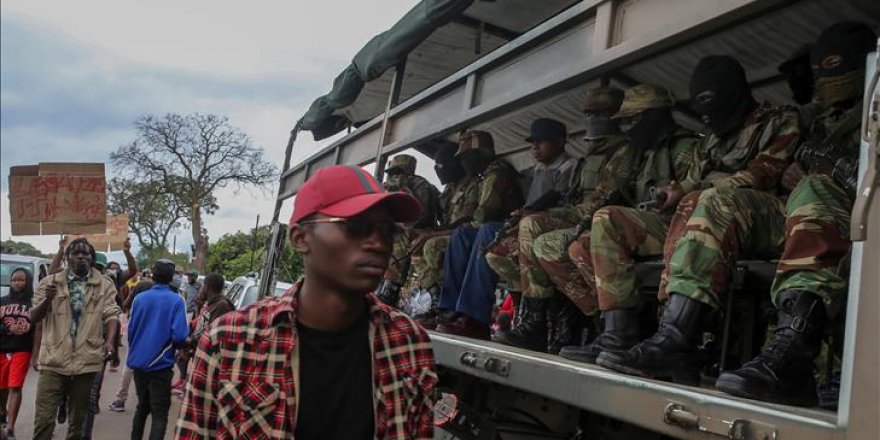 Zimbabwe: L'armée empêche des milliers de manifestants d'arriver au palais présidentiel