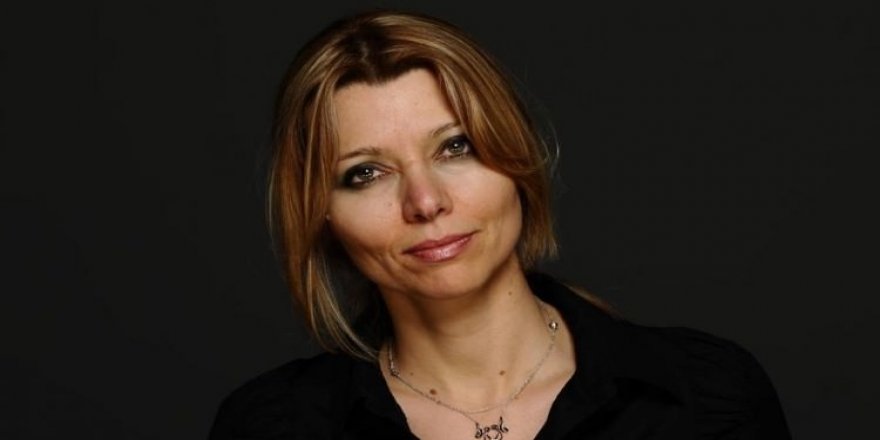 Elif Şafak'a müthiş kapak!