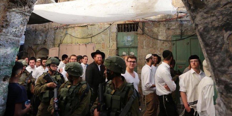 Settlers converge on W. Bank town amid fears of clashes