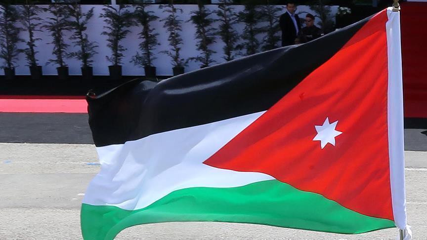 Jordanie: Des manifestants protestent en brûlant les drapeaux américain et israélien