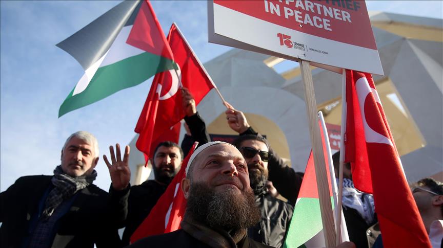 Des dizaines de milliers de Turcs manifestent à Istanbul en soutien à Jérusalem