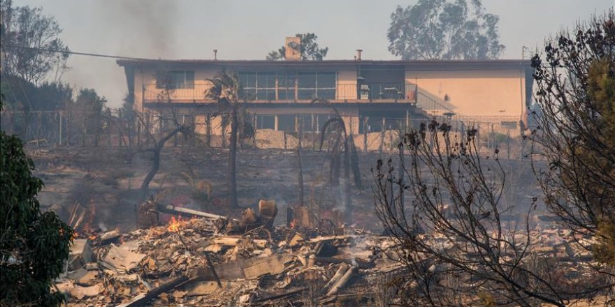 Trump issues California declaration as infernos persist