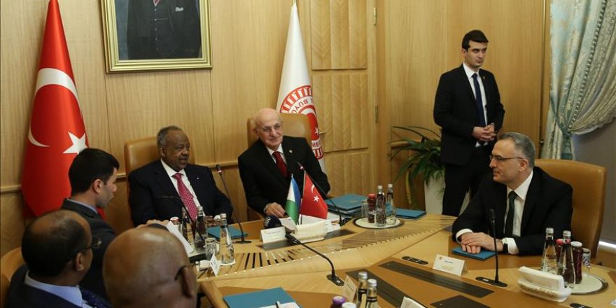 Le président djiboutien Guelleh visite le Parlement turc