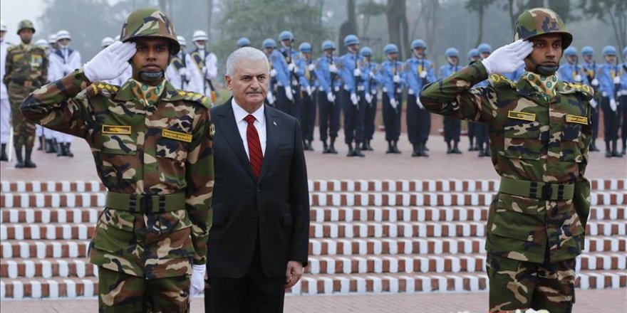 Yildirim visite le mémorial des martyrs au Bangladesh