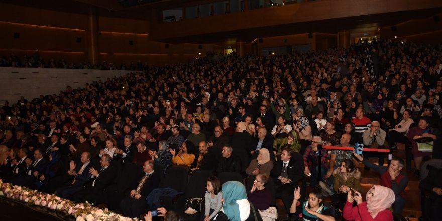 Duayen sanatçıya konserde kabak sürprizi