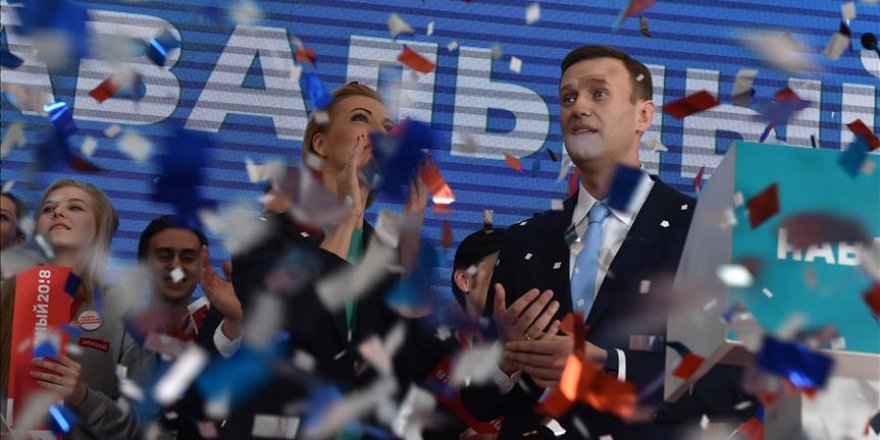 Russian opposition leader announces presidential bid