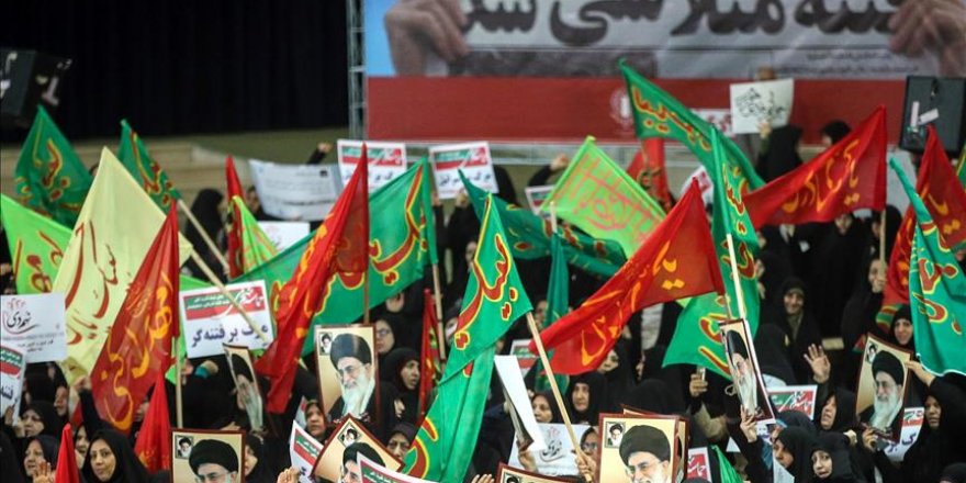 Thousands rally in support of government in Iran