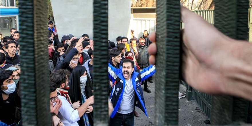 Victims of financial fraud swell ranks of Iran protests