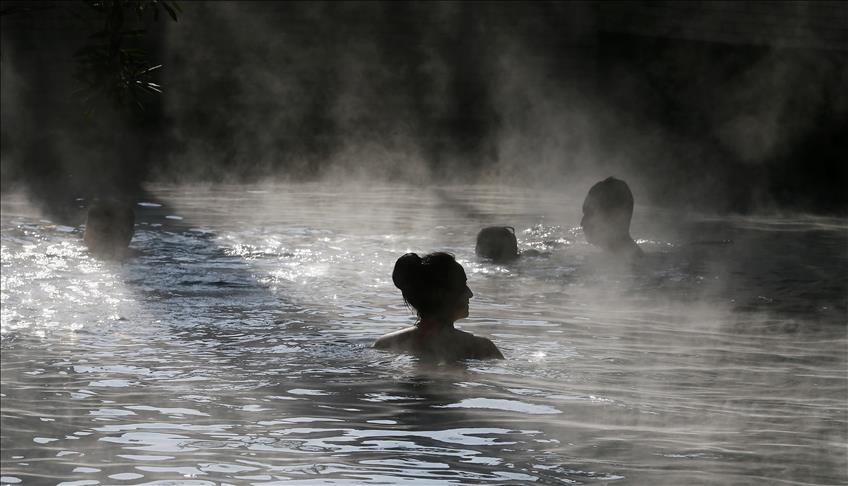 Turquie : Les bienfaits thérapeutiques des sources du "paradis blanc" de Pamukkale