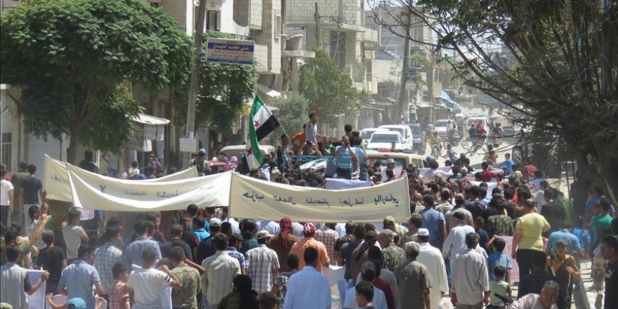 Syrie: Manifestation contre l'organisation terroriste PYD à Manbij