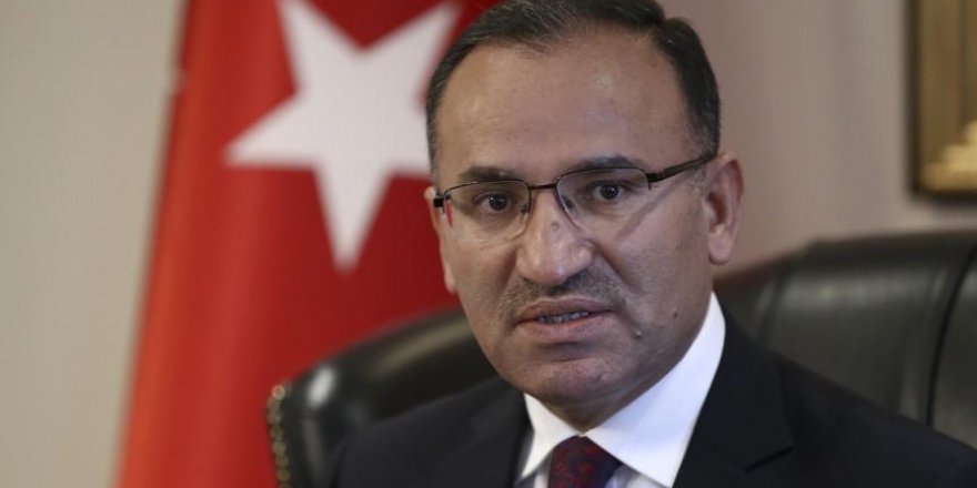 Bozdag: "Les Etats-Unis jouent avec le feu"