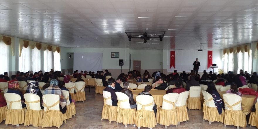 Ulukışlalı öğrenciler girişimci Salih Kükrek ile buluştu