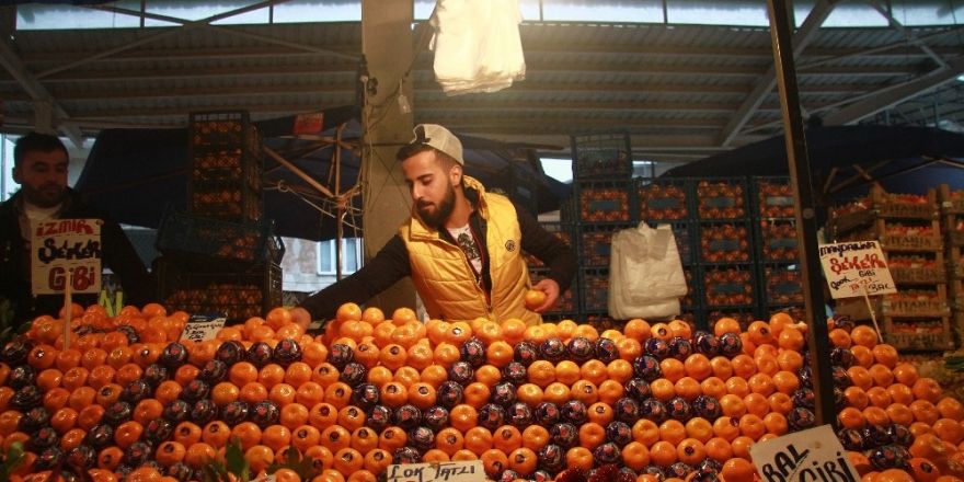 Mandalina tezgahından sahnelere! Klibini bir günde bir buçuk milyon kişi izledi