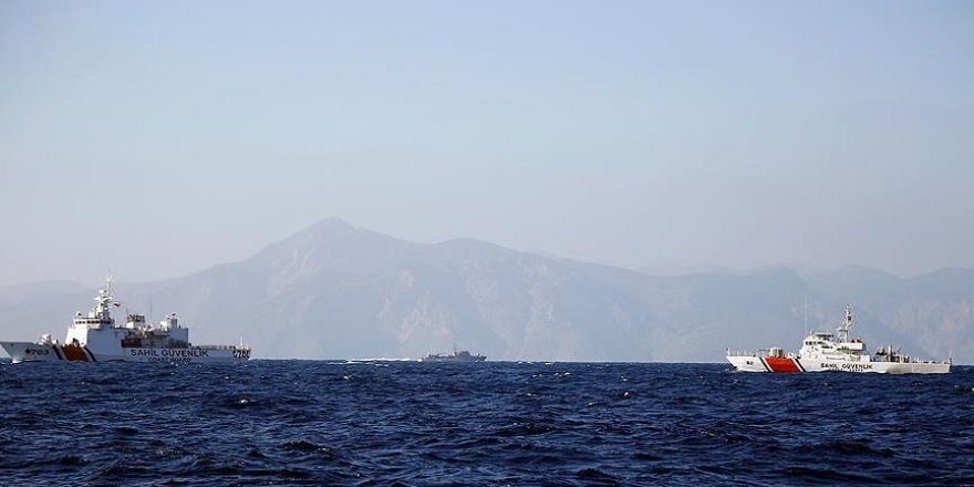 Turkey warns Greek minister off Aegean Kardak islets