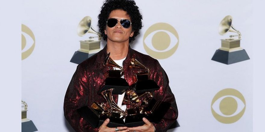 Bruno Mars takes song, record of year at 60th Grammys