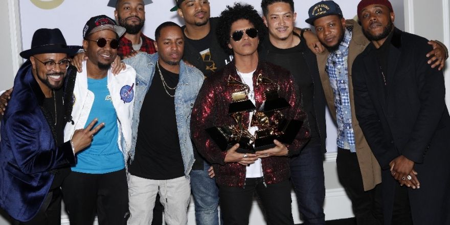 Bruno Mars, Grammy Ödülleri’ne damga vurdu