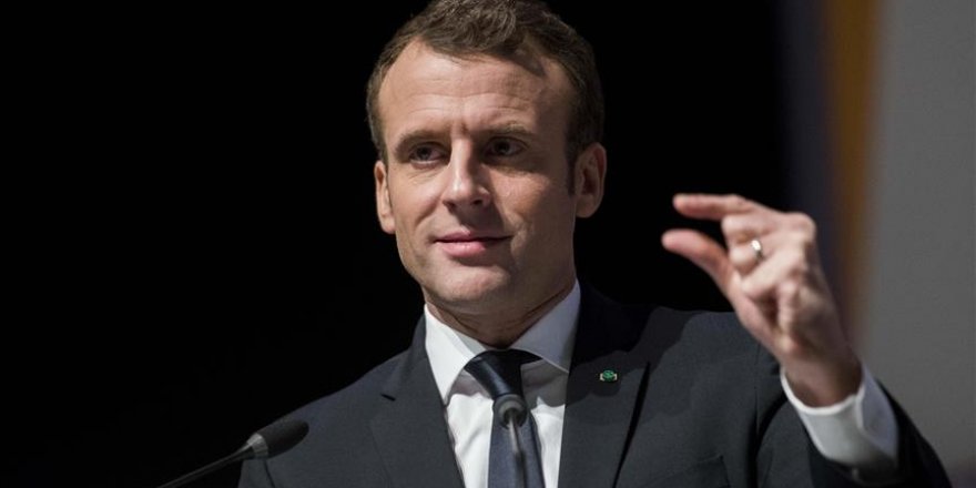 Macron: "l'éducation est le rempart pour lutter contre l’obscurantisme"