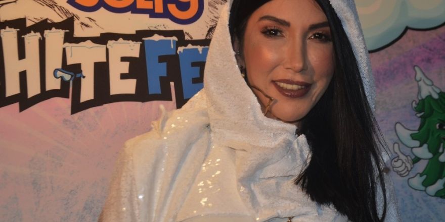 Hande Yener, "Gündemde şehitlerden başka bir şey olmamalı"