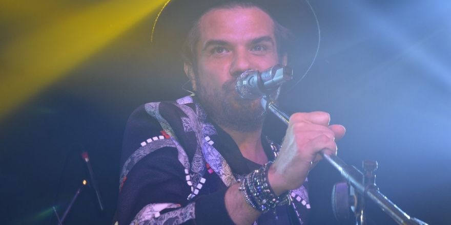 Kenan Doğulu Uludağ’da gençlere unutulmaz bir konser verdi