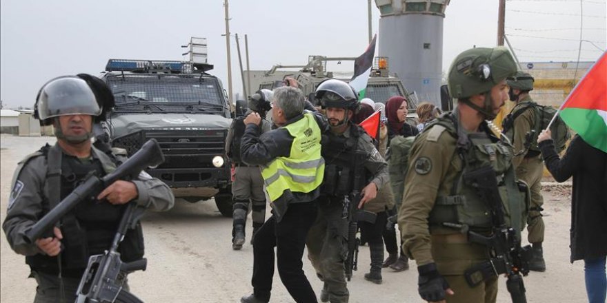 Israeli army detains 16 Palestinians in West Bank raids