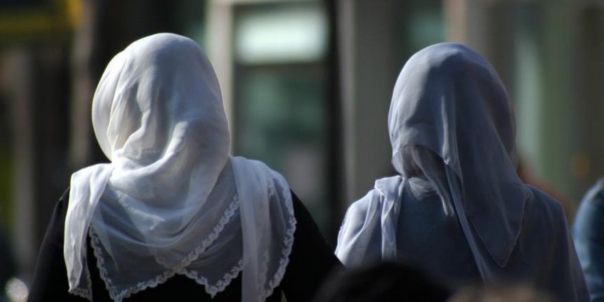 Belgium court allows students to wear headscarf