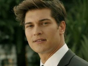 ‘Medcezir’ dizisinde Çağatay Ulusoy’un hastalandığı iddiaları ortalığı karıştırdı