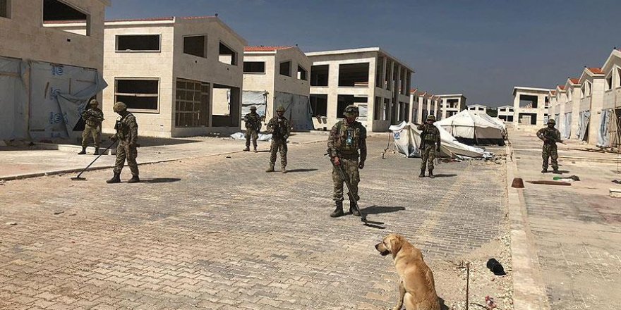 Turkish army cleans Afrin roads of terrorist mines