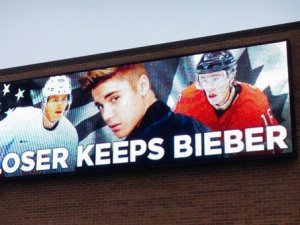 Justin Bieber’ı billboardla kızdırdılar..!