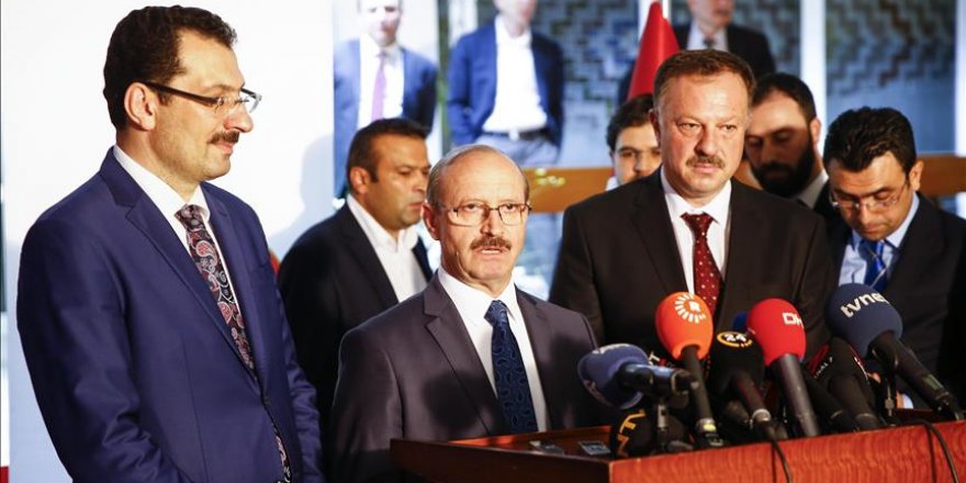 Turquie/Législatives: L'AK Parti remet officiellement la liste de ses candidats