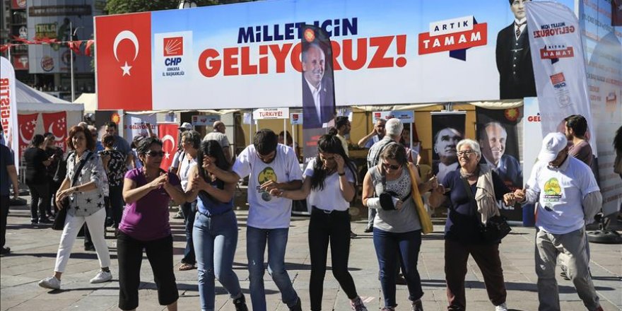 Turquie: Véritable "fête de la démocratie" à l'approche des élections