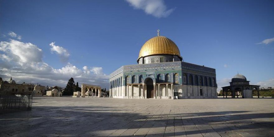 Des colons agressent des gardiennes de la Mosquée d'al-Aqsa