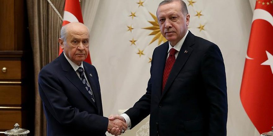 Election en Turquie : Bahceli félicite Erdogan pour son succès