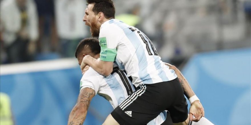 World Cup: Argentina advance to Round of 16