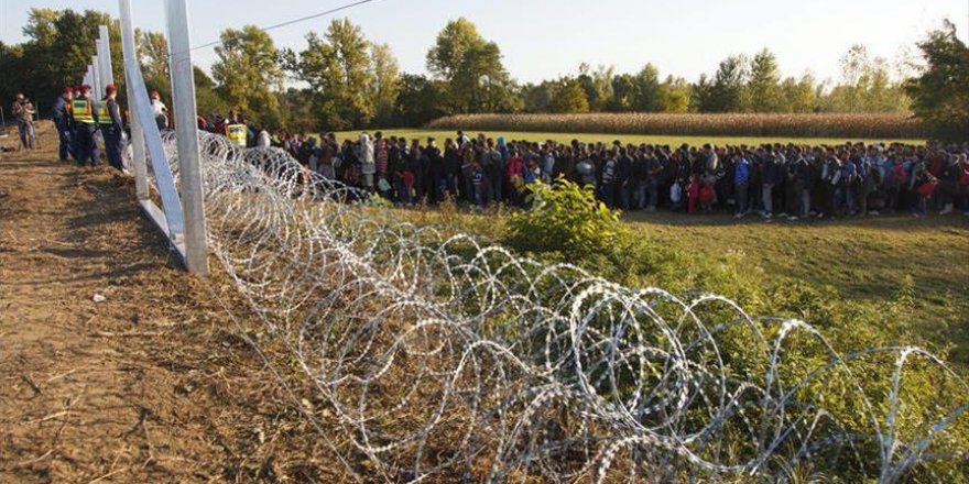 Migrants: La Hongrie compte fournir des barbelés au Monténégro