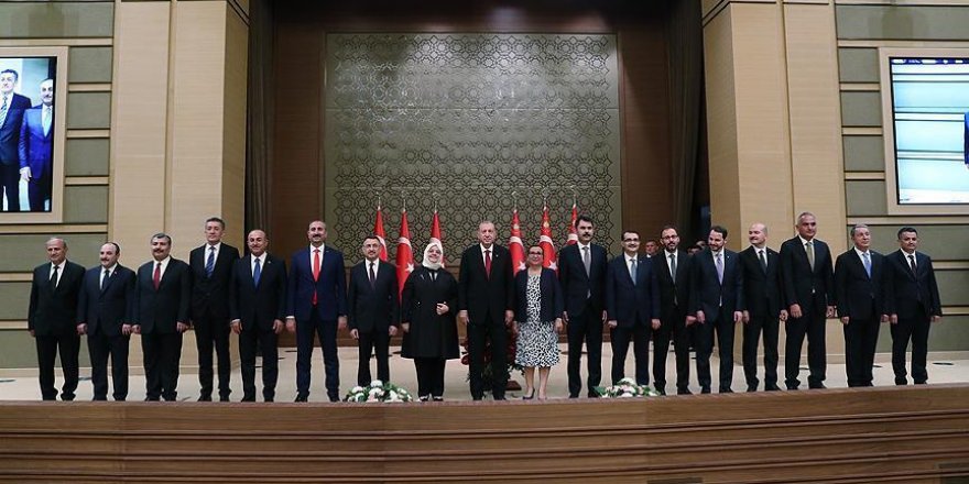 Nouveau système présidentiel: Erdogan dévoile son équipe ministérielle