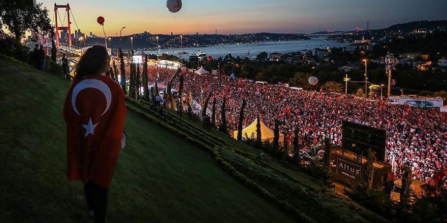 Début à Istanbul des manifestations de commémoration de la tentative de putsch avortée