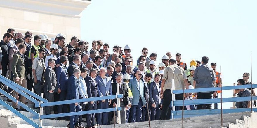 Erdogan inspecte les travaux de construction de la Mosquée Camlica à Istanbul