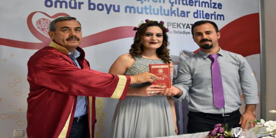 Nikah tarihi unutulmasın diye 8.8.2018'i seçtiler