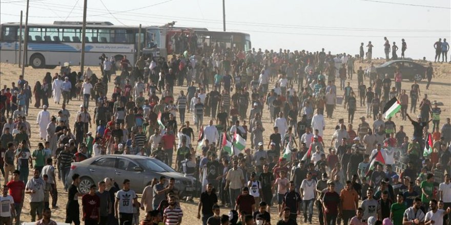 Thousands pay farewell to 3 Palestinian martyrs