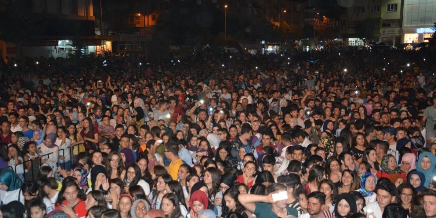 Yusuf Güney ve Simge Sağın hayranlarını coşturdu