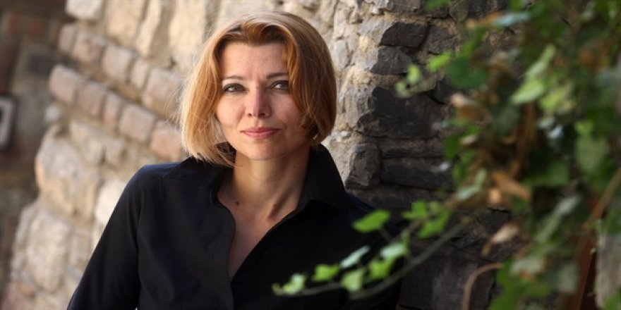 Elif Şafak yine Türkiye'yi hedef gösterdi