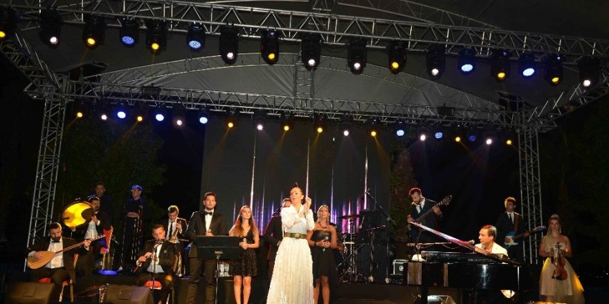 Züleyha Ortak-Enbe Orkestrası Kocaelilileri büyüledi