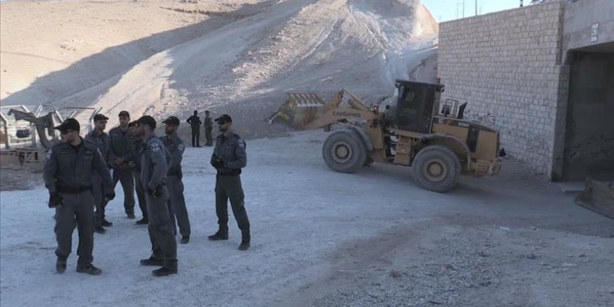 Jérusalem: Les bulldozers israéliens détruisent les rues à proximité de Khan Al-Ahmar